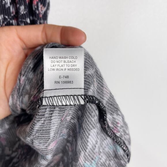 Evereve Roan + Ryan XS Black Pink Arlo Smocked Sleeveless Top Floral Print Vneck - Picture 6 of 9